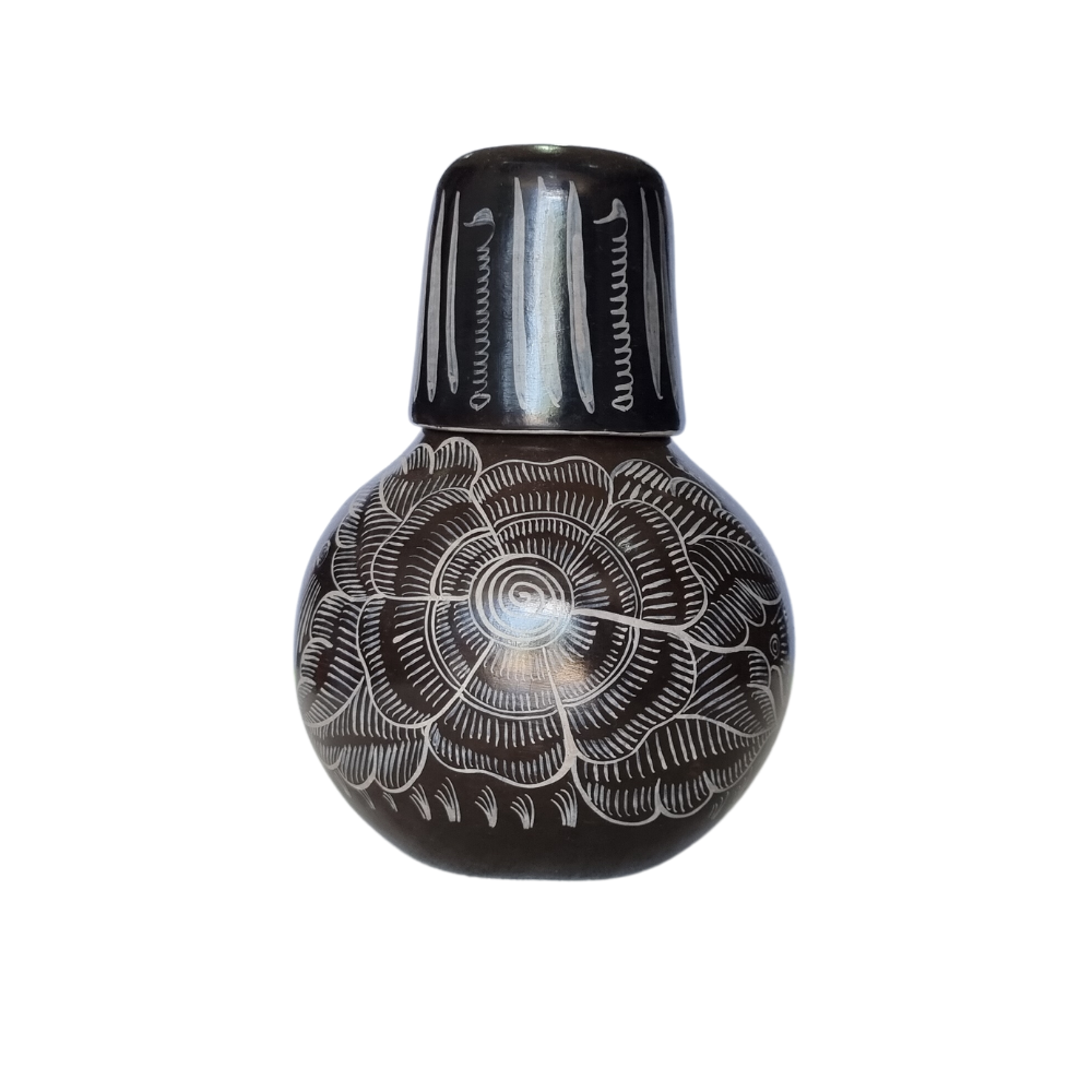 Jarra mini con tapa para agua de barro bruñido decorado con flores y pájaros