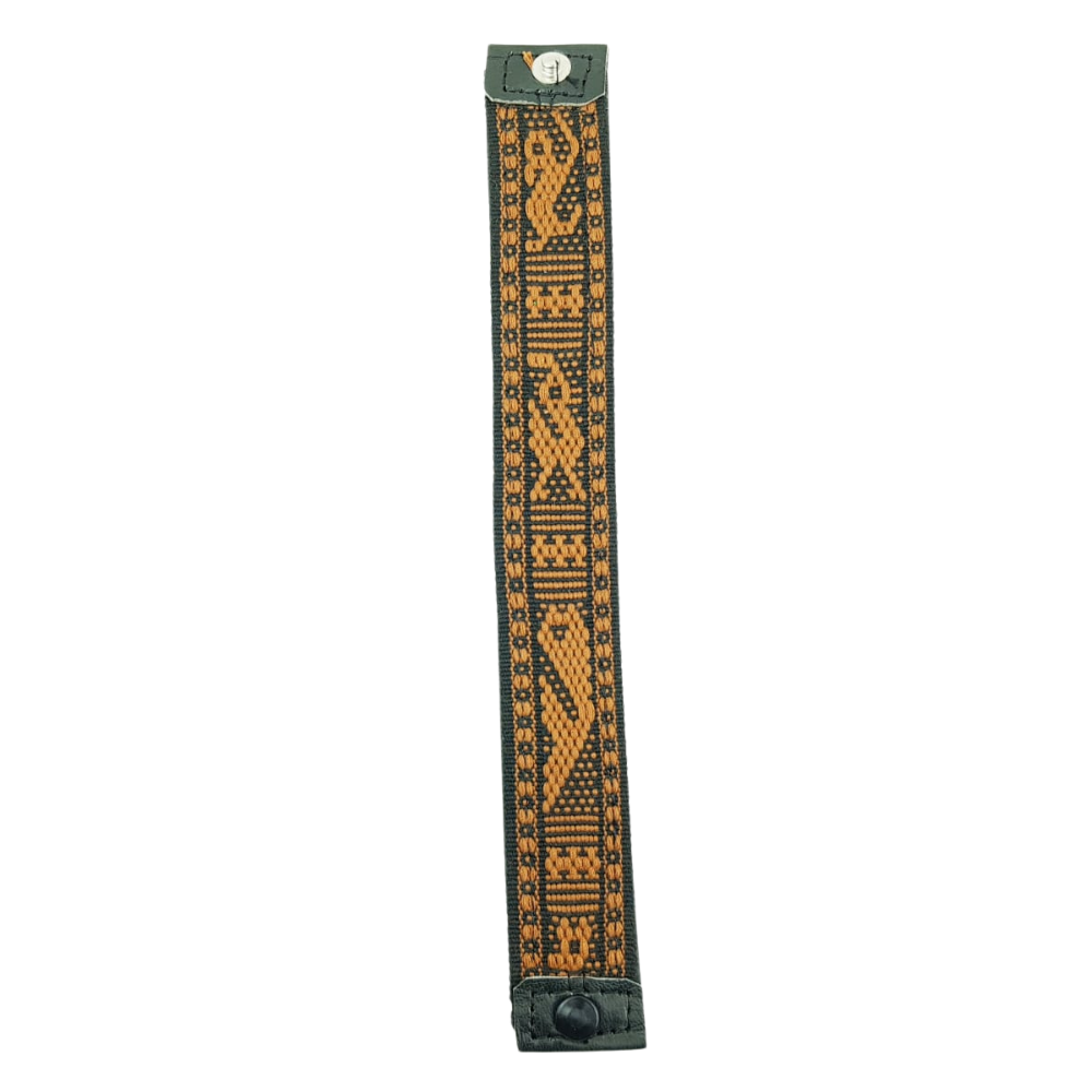 Pulsera de piel con textil decorado con motivos Oaxaqueños