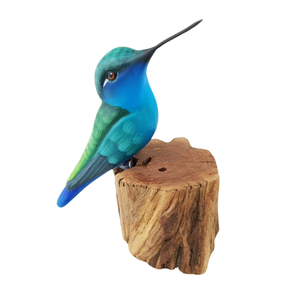 Colibrí de barro sobre base de madera, elaborado y decorado a mano