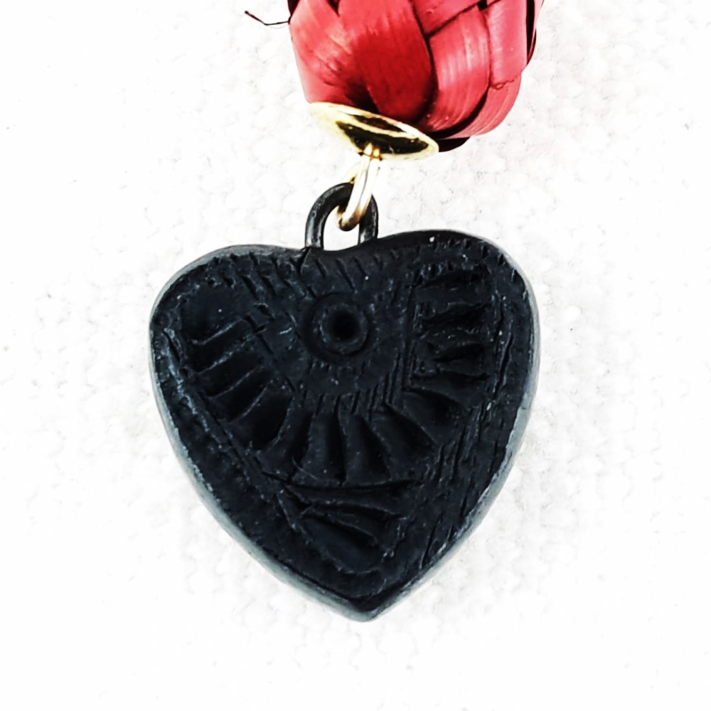 Aretes de barro negro, Jasiel