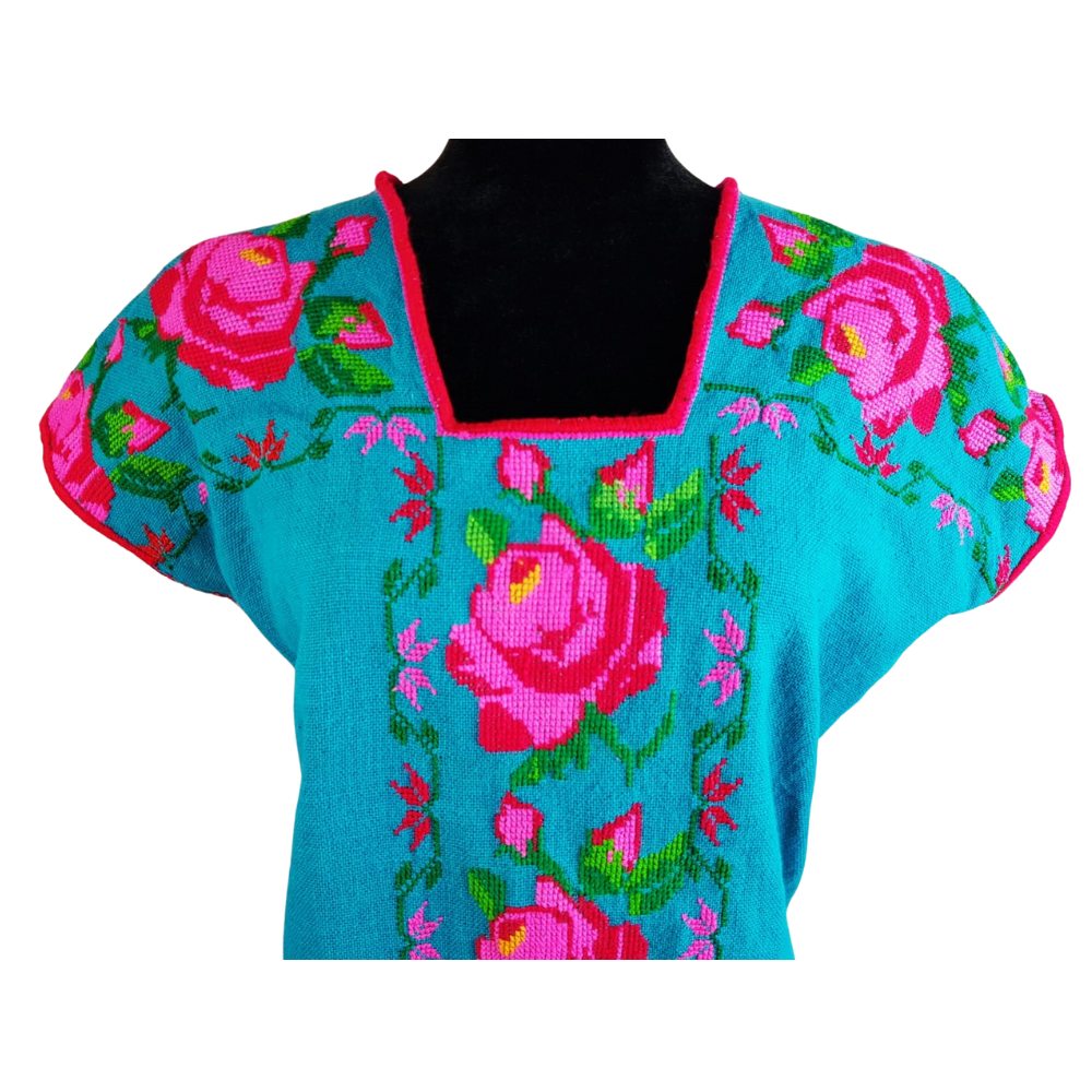 Huanengo Juana, con bordado de grecas, flores y mariposas