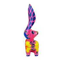 Cargar imagen en el visor de la galería, Alebrije conejo grande tallado en madera copal
