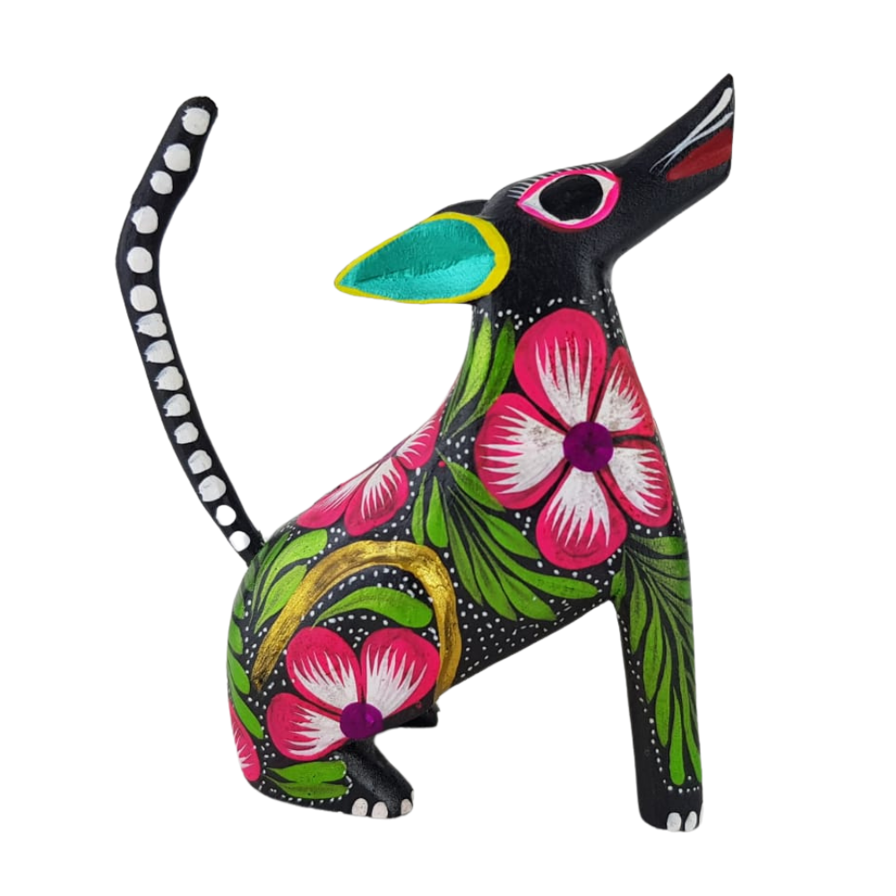 Alebrije oaxaqueño mediano, con forma de perro, de madera de copal