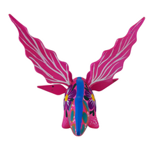 Cargar imagen en el visor de la galería, Alebrije oaxaqueño mediano, con forma de ajolote, de madera de copal
