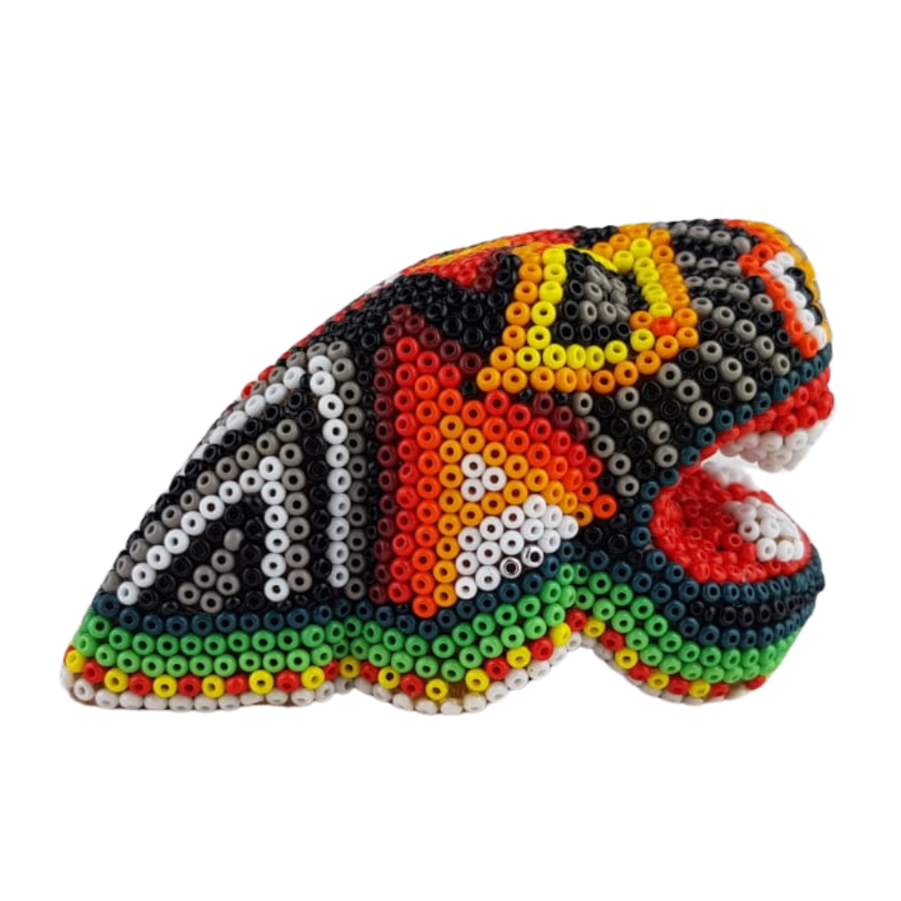 Cabeza de jaguar mini hecha de papel maché con motivos Wixárika