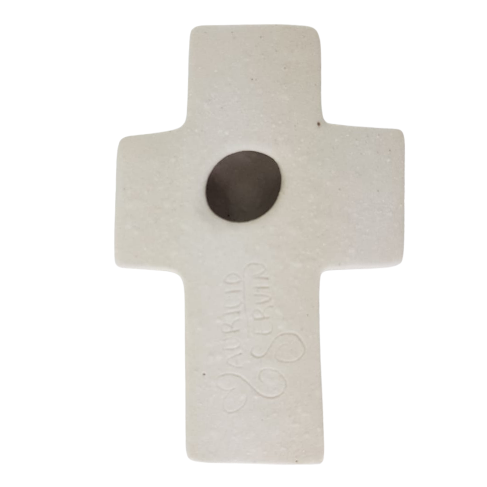 Cruz chica de cerámica Servín decorada a mano con mandalas