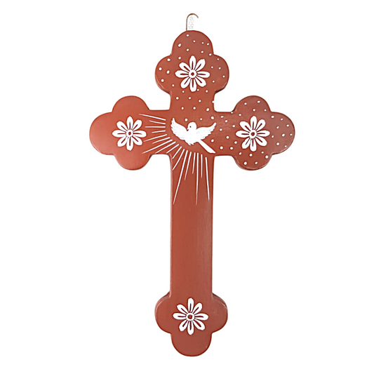 Cruz de barro elaborada con la técnica de barro bandera, en Jalisco