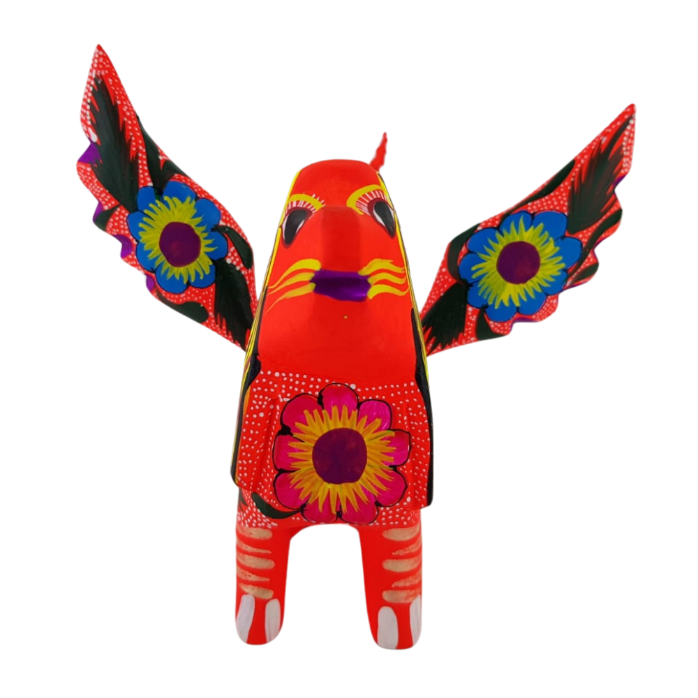 Alebrije oaxaqueño mediano, con forma de perro con alas, de madera de copal
