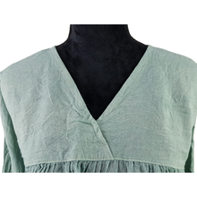 Cargar imagen en el visor de la galería, Blusa mariposa de manta con corte suelto, hecha en Oaxaca
