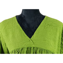 Cargar imagen en el visor de la galería, Blusa mariposa de manta con corte suelto, hecha en Oaxaca
