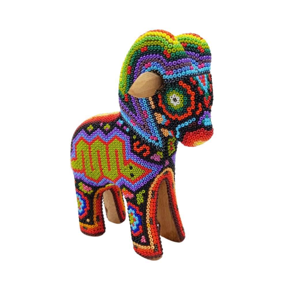 Borrego cimarrón chico decorado con motivos wixárika