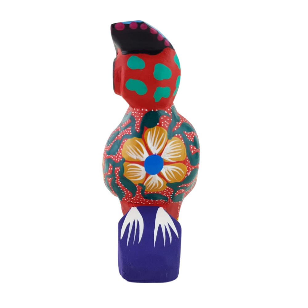 Alebrije oaxaqueño mediano, con forma de búho, de madera de copal
