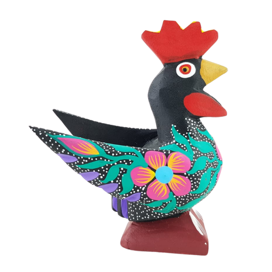 Alebrije oaxaqueño mediano, con forma de gallo, de madera de copal