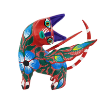 Cargar imagen en el visor de la galería, Alebrije oaxaqueño mediano, con forma de gato con alas, de madera de copal
