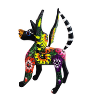 Cargar imagen en el visor de la galería, Alebrije oaxaqueño grande, perro con alas de madera copal
