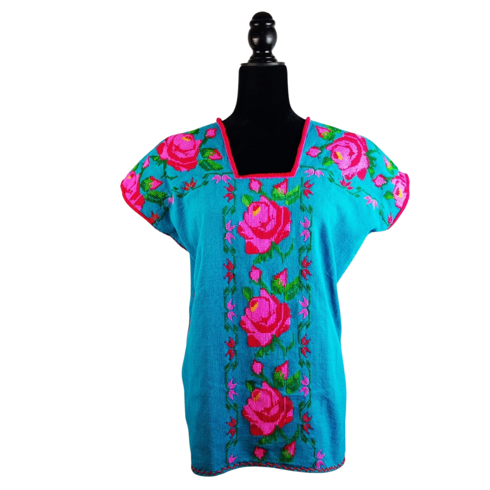 Huanengo Juana, con bordado de grecas, flores y mariposas