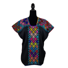 Cargar imagen en el visor de la galería, Huanengo Cocucho, blusa purépecha bordada en punto de cruz con grecas y flores.
