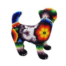 Cargar imagen en el visor de la galería, Perro chihuahua decorado con motivos Wixárika
