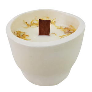 Veladora aromática en taza de cerámica con forma de calaverita, hecha en Guadalajara, Jalisco
