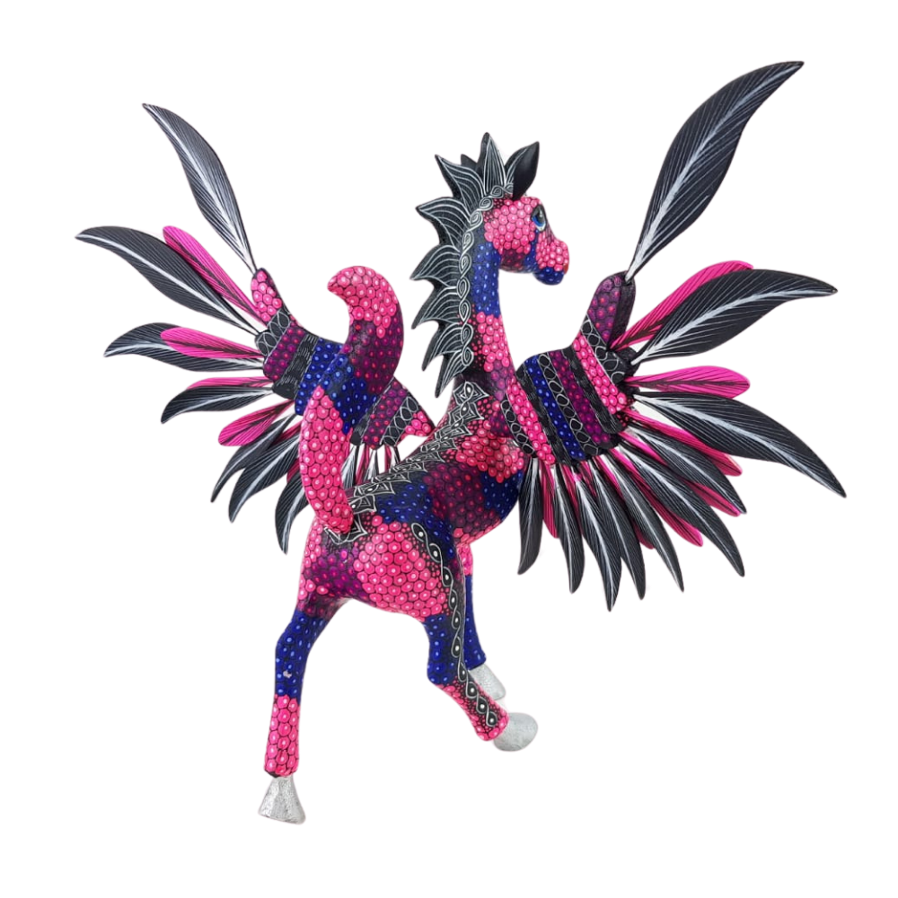 Alebrije oaxaqueño pegaso, elaborado con madera copal