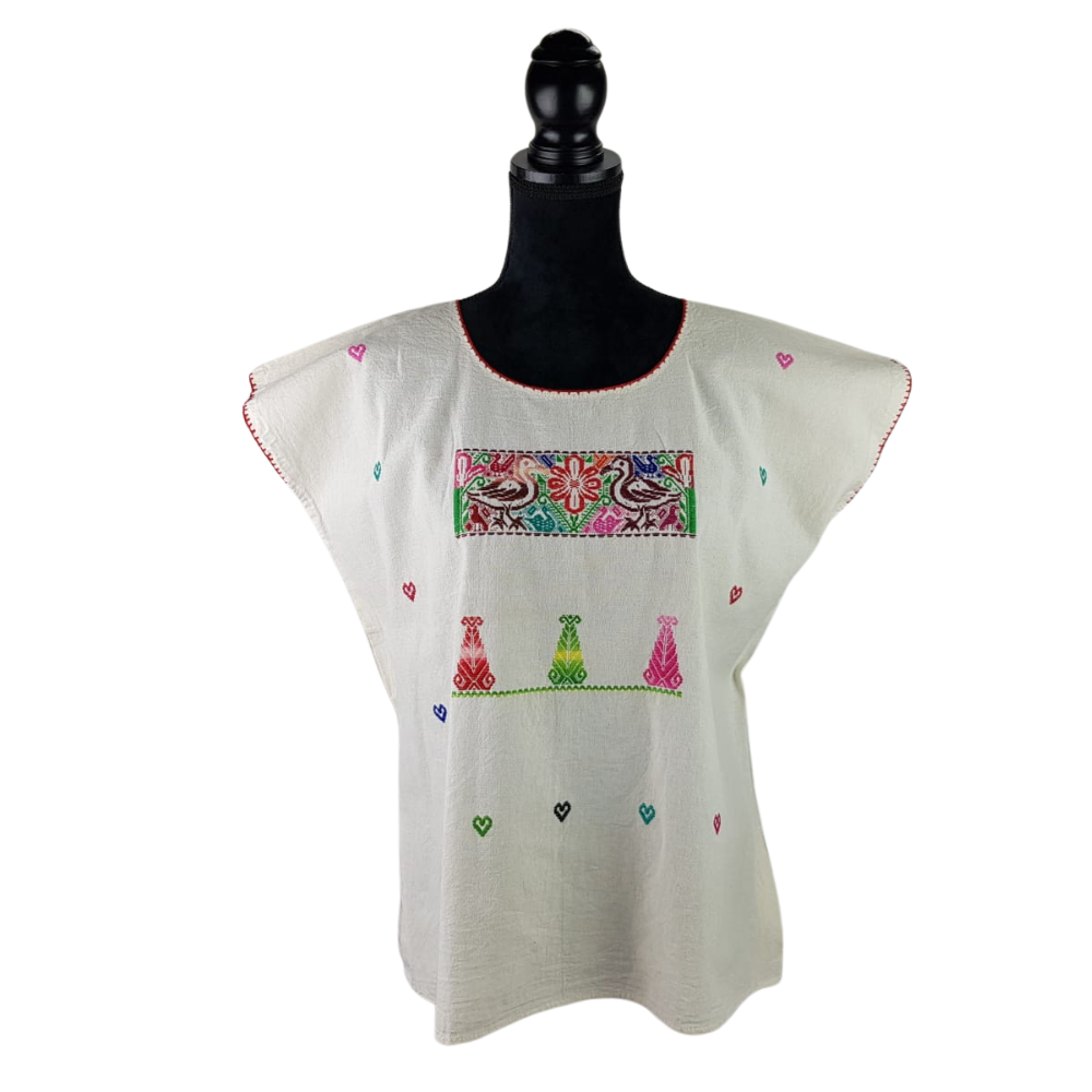 Blusa corte recto con finos bordados de hilván, decorada con