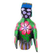 Cargar imagen en el visor de la galería, Alebrije oaxaqueño mediano, con forma de búho, de madera de copal

