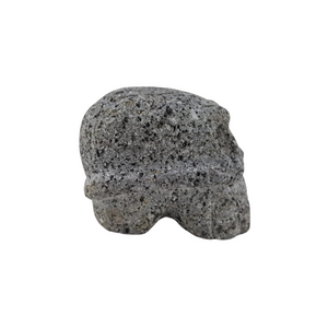 Cráneo de piedra volcánica