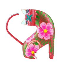 Cargar imagen en el visor de la galería, Alebrije oaxaqueño mediano, con forma de gato, de madera de copal
