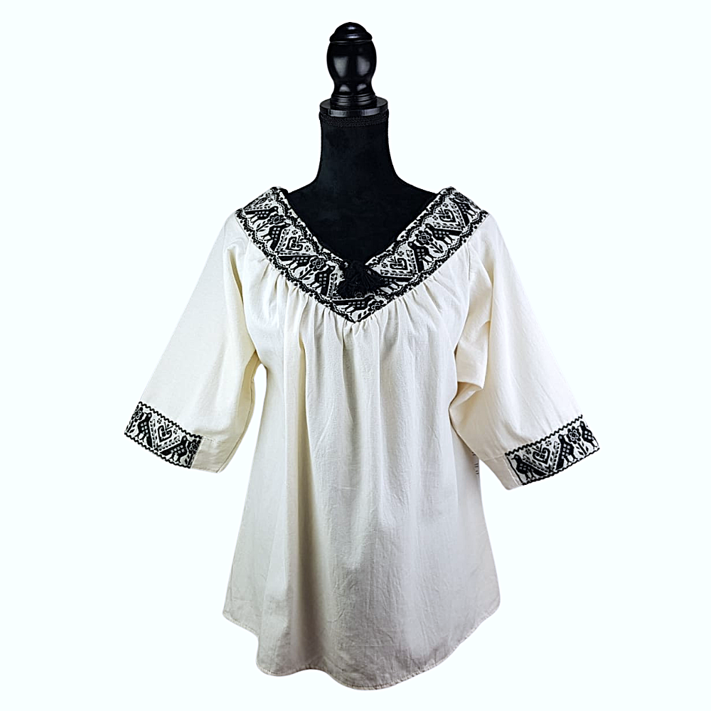 Blusa Atla de manta con manga 3/4 y pechera con bordado de hilván de Puebla