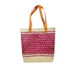 Bolsa de palma diseño de punto, teñida con tintes naturales tejida a mano y asa de piel