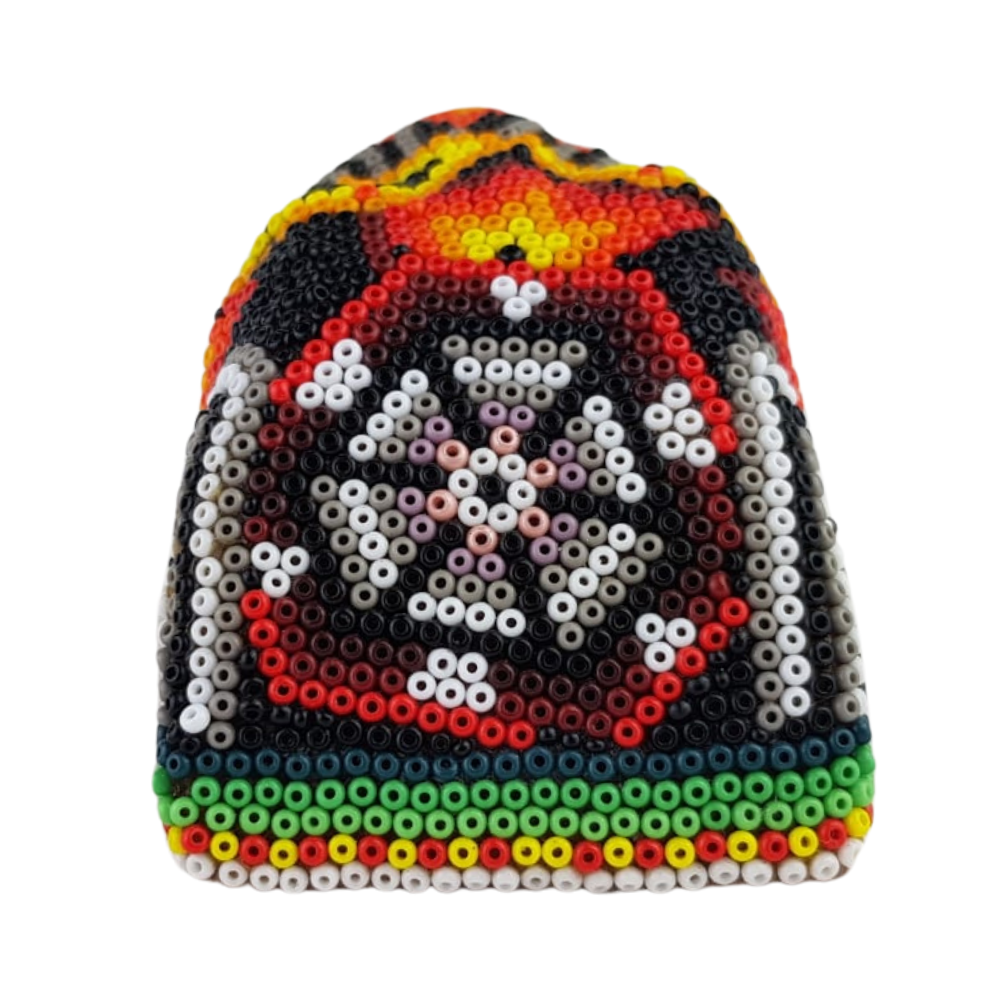 Cabeza de jaguar mini hecha de papel maché con motivos Wixárika