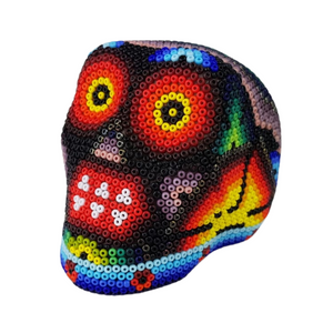 Cráneo mini decorado con motivos Wixárica
