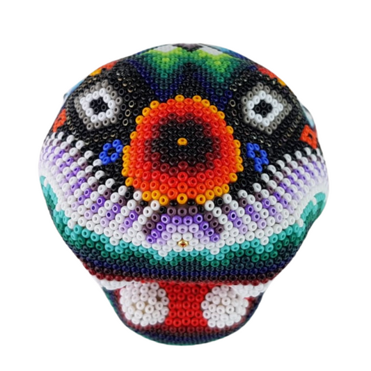 Cabeza de jaguar chica hecha de papel maché con motivos wixárika