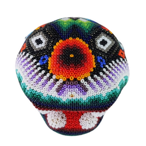 Cabeza de jaguar chica hecha de papel maché con motivos wixárika
