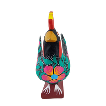Cargar imagen en el visor de la galería, Alebrije oaxaqueño mediano, con forma de gallo, de madera de copal
