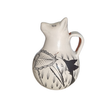Cargar imagen en el visor de la galería, Jarra mini con forma de animalito de barro bruñido decorado con flores y pájaros
