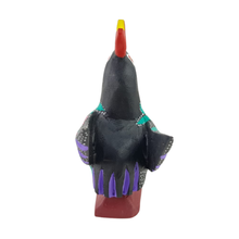 Cargar imagen en el visor de la galería, Alebrije oaxaqueño mediano, con forma de gallo, de madera de copal
