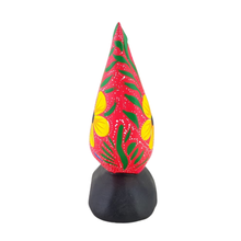 Cargar imagen en el visor de la galería, Alebrije oaxaqueño mediano, con forma de gallina, de madera de copal
