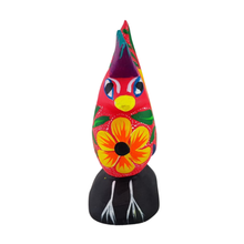 Cargar imagen en el visor de la galería, Alebrije oaxaqueño mediano, con forma de gallina, de madera de copal

