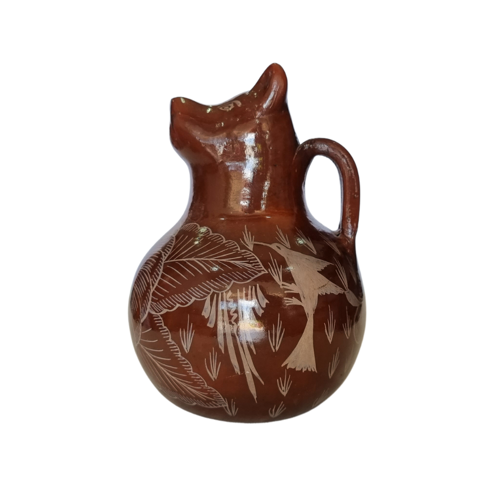 Jarra mini con forma de animalito de barro bruñido decorado con flores y pájaros