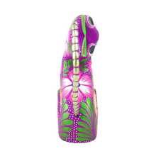 Cargar imagen en el visor de la galería, Alebrije oaxaqueño mediano, con forma de gato, de madera de copal
