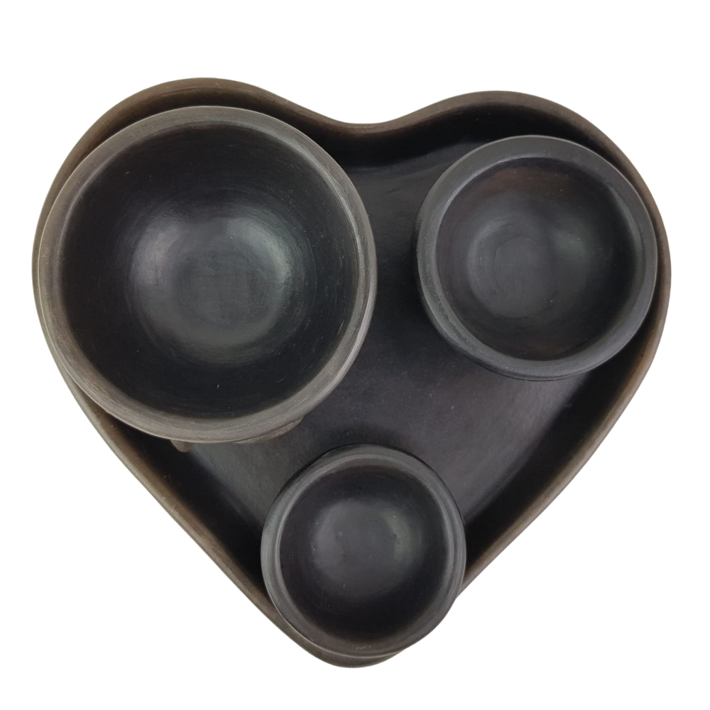 Juego mezcalero con plato de corazón