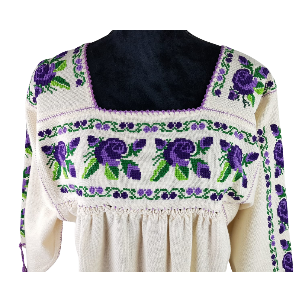 Vestido huanengo con mangas con bordado de punto de cruz, con flores y enredaderas