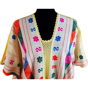Blusa mariposa Amuzgo de telar de cintura, textura calada decorada con brocados finos