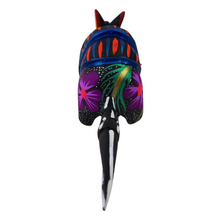 Cargar imagen en el visor de la galería, Alebrije oaxaqueño mediano, con forma de armadillo, de madera de copal
