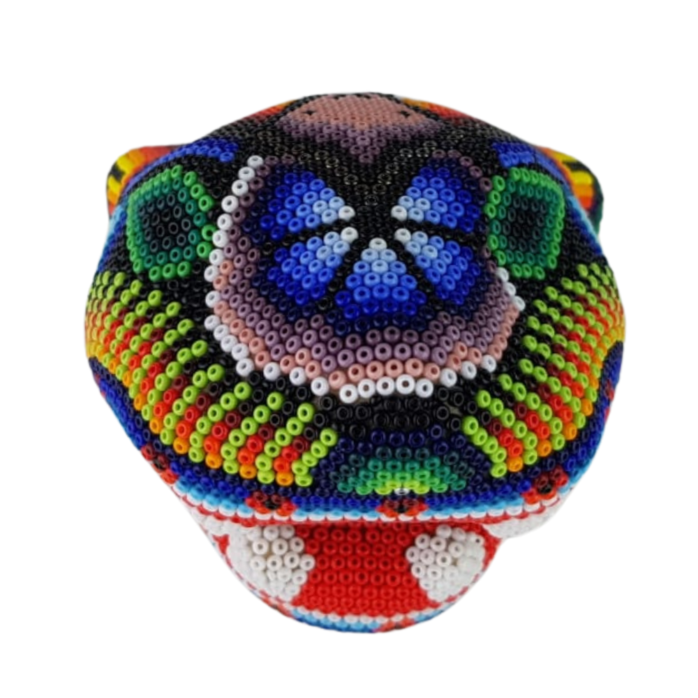 Cabeza de jaguar chica hecha de papel maché con motivos wixárika
