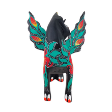 Cargar imagen en el visor de la galería, Alebrije oaxaqueño mediano, con forma de gato con alas, de madera de copal
