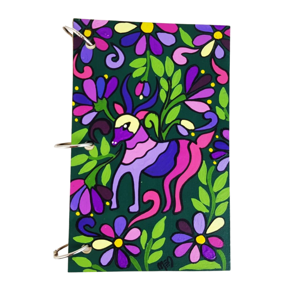 Libreta chica de papel maché, elaborada y pintada a mano