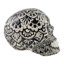 Cargar imagen en el visor de la galería, Cráneo chico de cerámica Servín decorado a mano con mandalas
