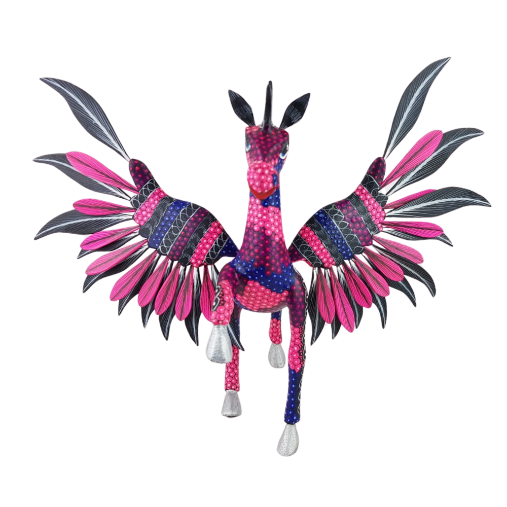 Alebrije oaxaqueño pegaso, elaborado con madera copal